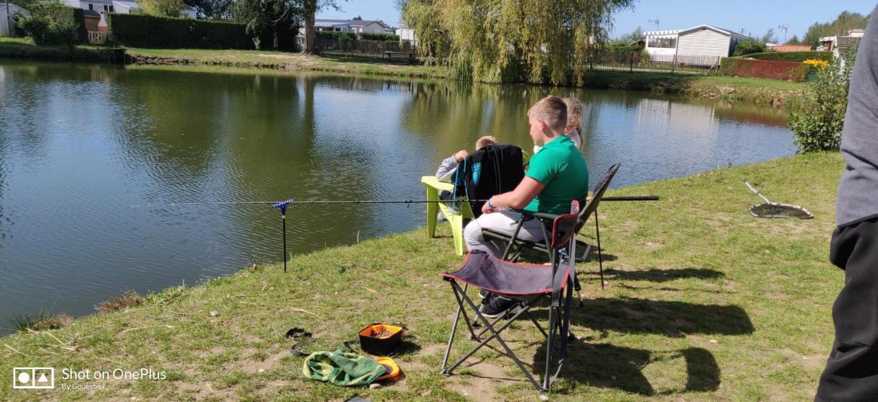 Camping La Garenne De Moncourt รู ภายนอก รูปภาพ